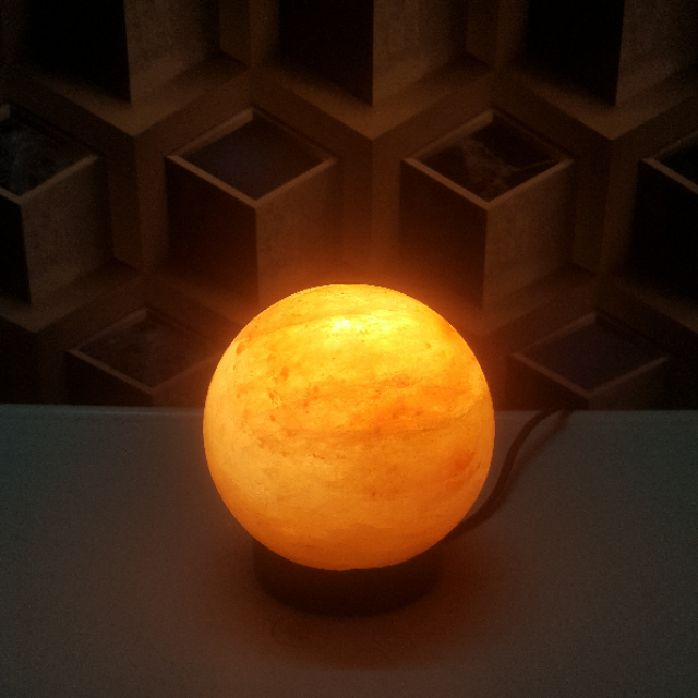 himalayan ball lamp with light